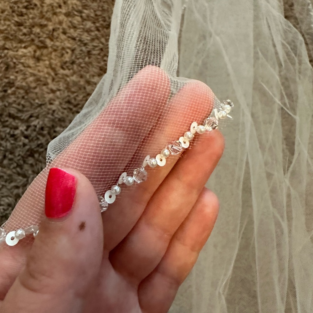 Elegant White Veil with Sequins